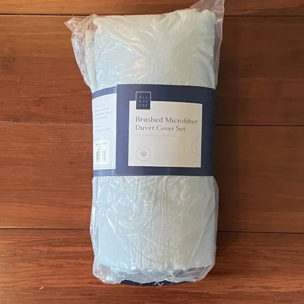 (Duplicate by accident) TWIN Nordstrom Ella Jayne Duvet COVER Set. NEW!